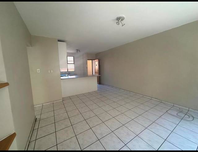 2 BEDROOM APARTMENT FOR SALE IN RANDBURG CENTRAL